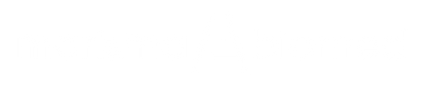 Logotipo de Marisma Biomed en blanco, en que las palabras marisma y biomed están separadas entre ellas por un matraz con canales como los de la marisma