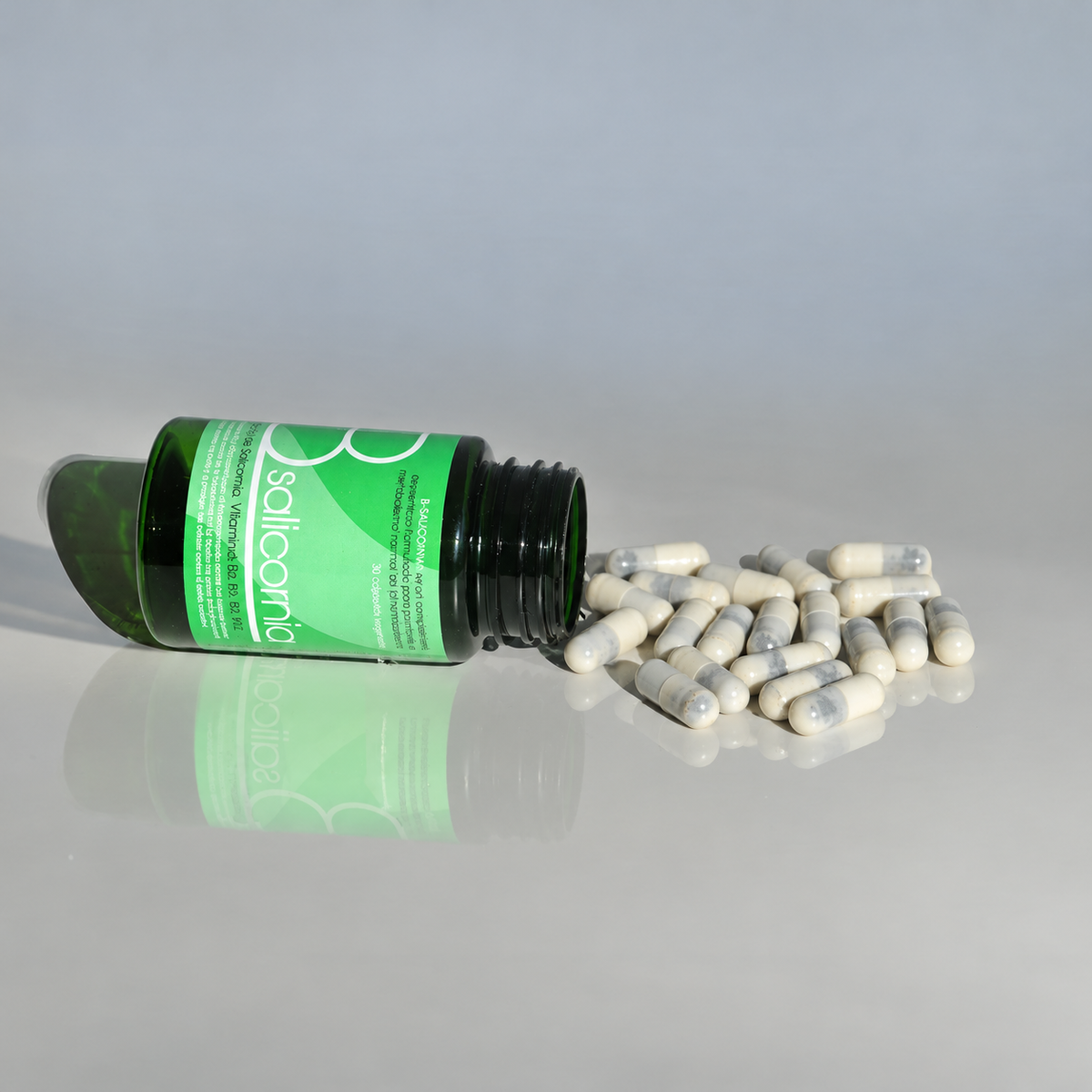 Tarro tumbado de los complementos alimenticios B-Salicornia, de donde salen algunas cápsulas